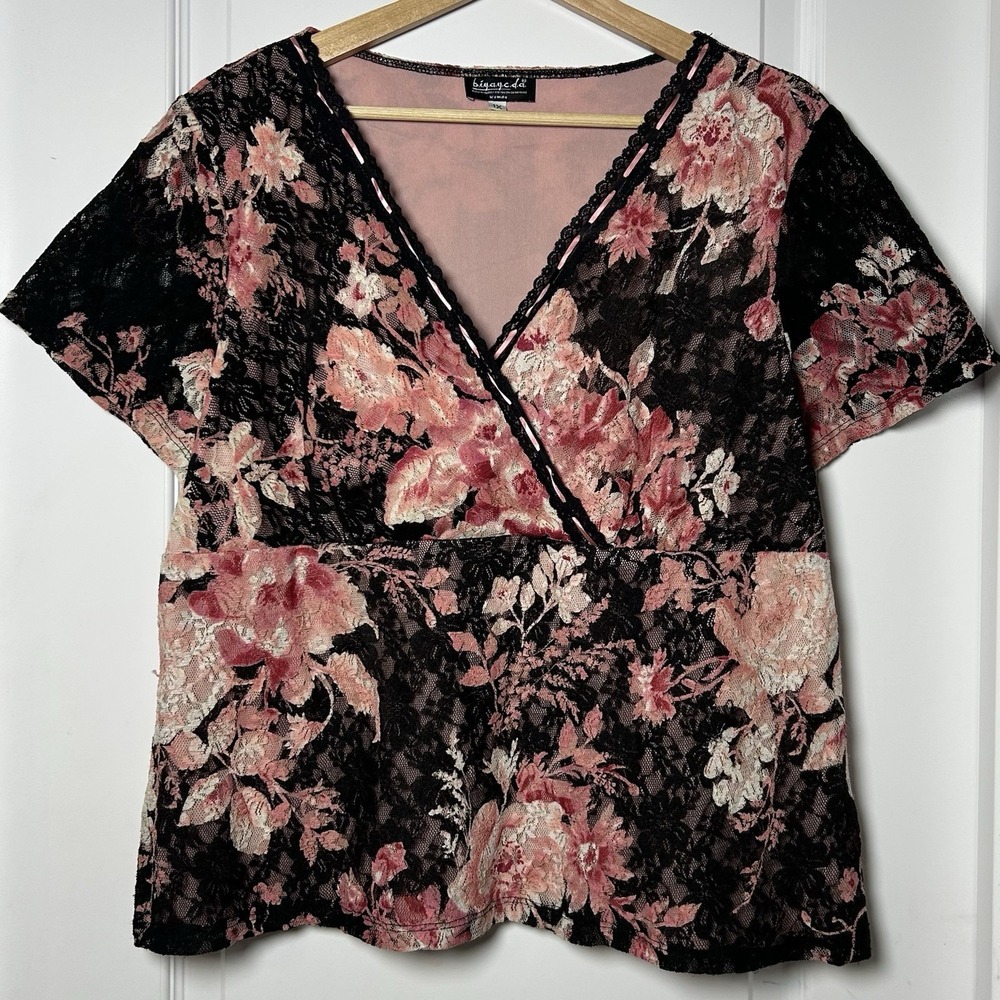 b.i.y.a.y.c.d.a.‎ Black Dusty Pink Floral Lace Wrap V-Neck Flutter Sleeve Top